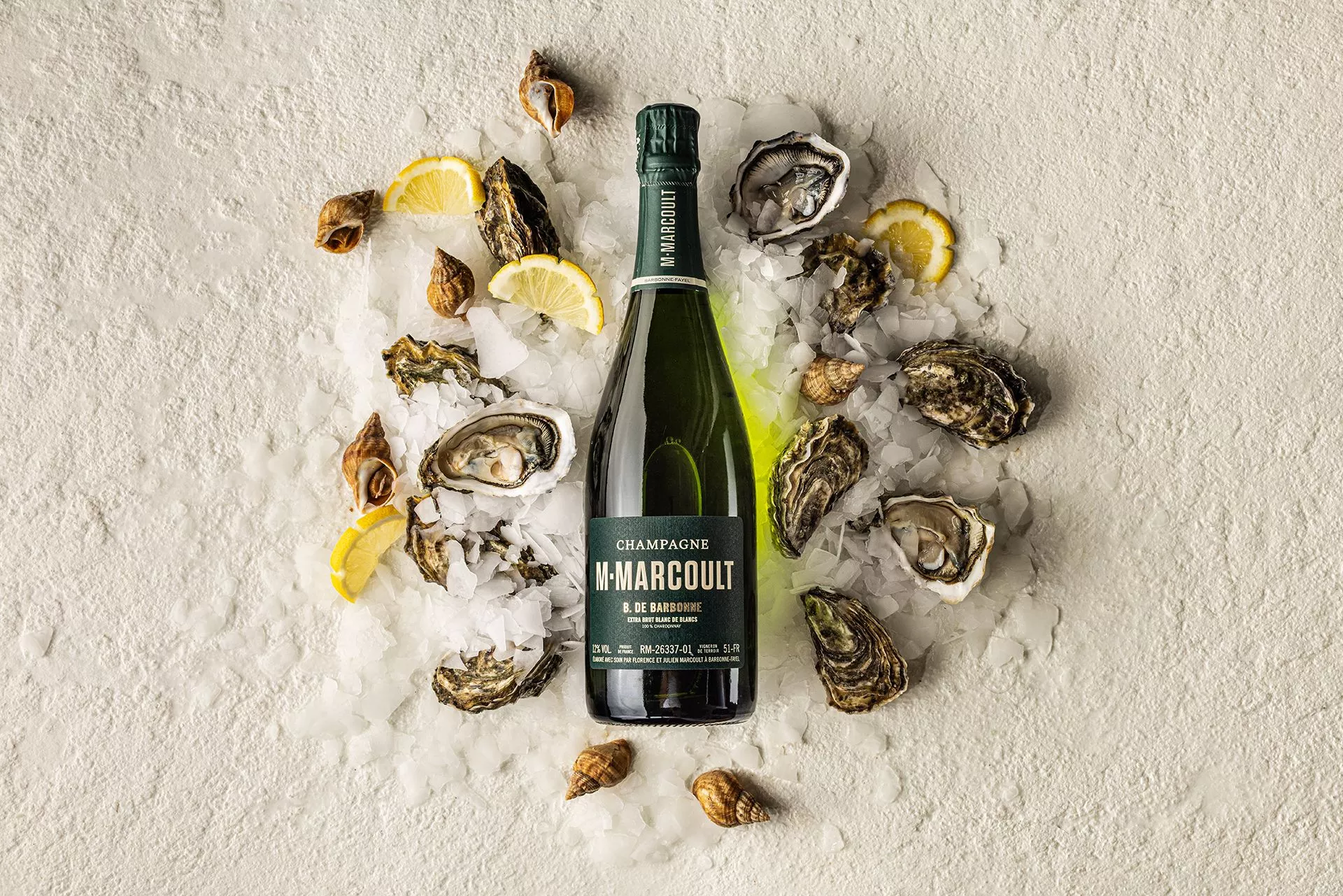 M.Marcoult B. de Barbonne Extra Brut Blanc de Blancs champagne palack osztrigákkal és jéggel